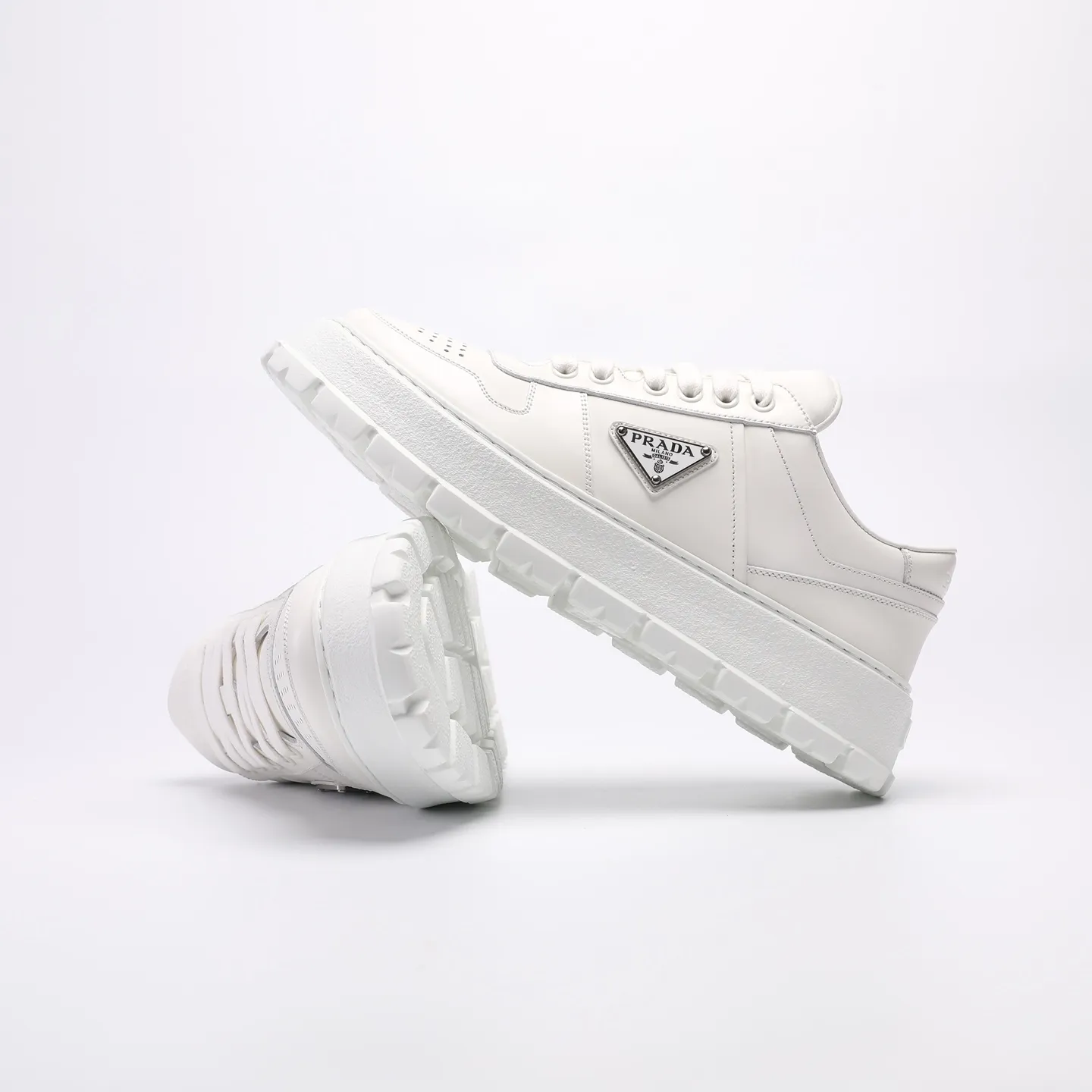 Batch 580 [PRADA] Men's shoes are popular in the counter, official website is synchronized, high-quality shipments. Fabric: original cowhide with snakeskin. Lining: cowhide foot pads + cowhide lining. Outsole: original foam sole. Size: 38-46